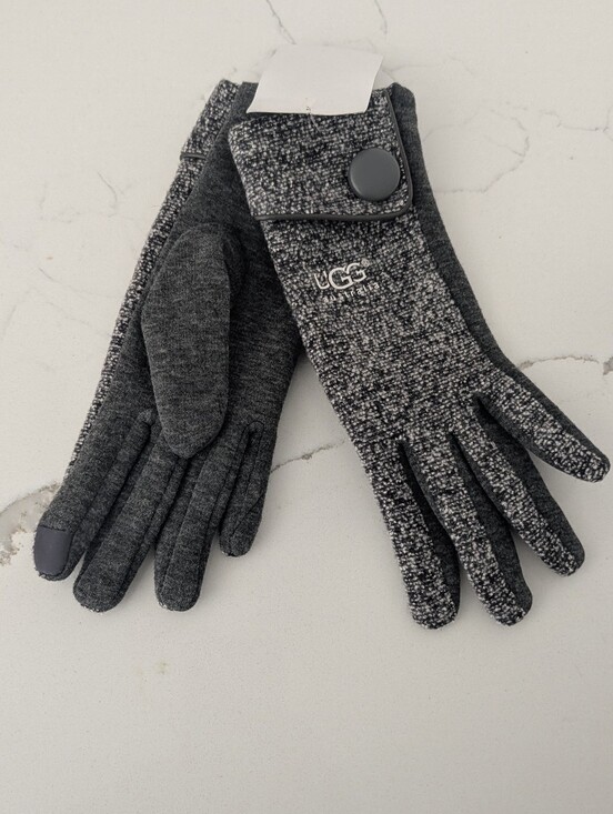 UGG Accessories - New UGG Australia Gray Knit Touchscreen Gloves Women One Size NWT Winter Cozy